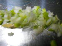 家常菜葱花炒鸡蛋做法图解2)