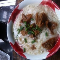 美味的奶白草鱼汤做法图解4)