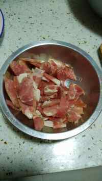 美味的豆角肉焖面做法图解2)