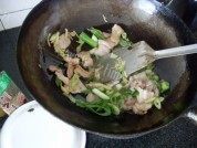 肉片青椒炒木耳做法图解5)