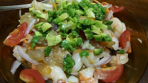 虾仁牛油果蔬菜色拉