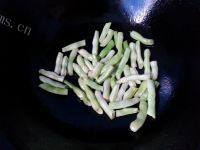 老爸做的茄子炒豆角做法图解5)