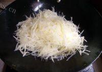 营养丰富的土豆丝炒肉做法图解6)