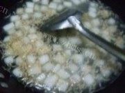 美味的冬瓜虾皮皮蛋羹做法图解2)