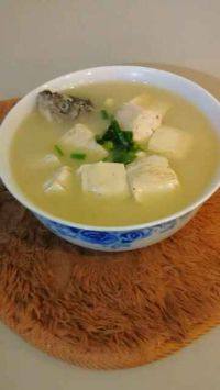 美味的鲫鱼豆腐汤