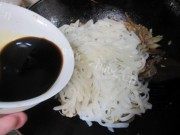 家常炒河粉做法图解6)