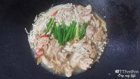 家常菜金针菇炒肉片做法图解13)