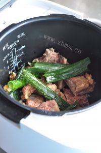 家常菜回锅排骨做法图解2)