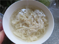 爽口凉拌苦菊金针菇做法图解5)