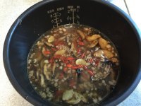 营养的麻油香菇肉粥做法图解11)