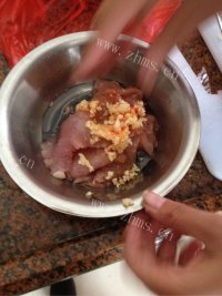 自制猪肉汉堡做法图解3)
