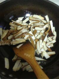 家常菜芹菜炒豆干做法图解5)