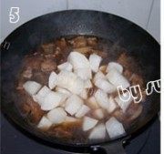 家常菜白萝卜炖牛腩