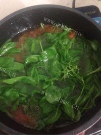 清淡的西红柿鸡蛋豆苗汤做法图解4)