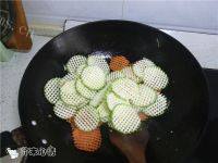 家常菜茭瓜炒鸡蛋做法图解6)