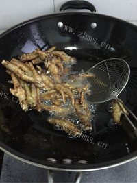 美味的虎皮鸡爪做法图解2)