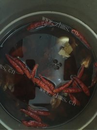 独特的牛腩面做法图解1)