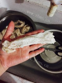 家常菜尖椒肥肠做法图解3)
