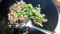 诱人的干煸四季豆做法图解9)