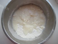 可口的裙带菜素肉烫面馅饼做法图解1)