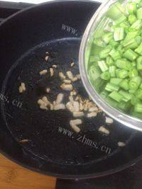 家常菜肉末四季豆做法图解3)