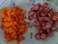 美食香菇腊肠煲仔饭做法图解2)