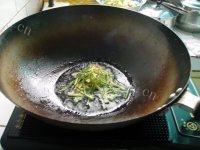 家常菜青红椒炒猪肝做法图解8)