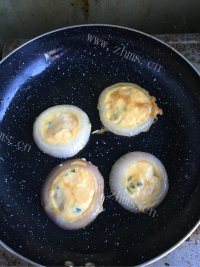 美味营养的洋葱圈煎蛋做法图解9)