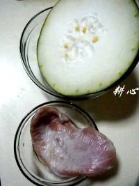 自制猪颈肉冬瓜汤做法图解1)