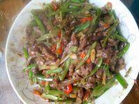 家常菜芹菜炒牛肉
