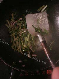 家常菜芹菜炒肉丝做法图解5)