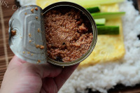 色泽鲜亮的金枪鱼紫菜包饭做法图解10)