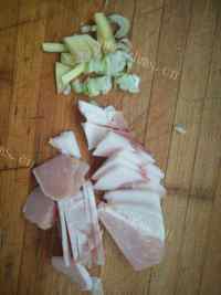 家常菜有机菜花炒肉做法图解2)