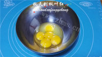 美味的烫面蛋糕卷做法图解3)