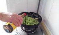 家常菜素炒芹菜做法图解6)