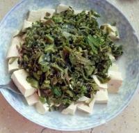 唇齿留香的香椿拌豆腐做法图解5)