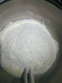 好吃的牛奶鸡蛋油饼做法图解3)