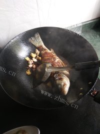 香气浓郁的红烧鲈鱼做法图解6)