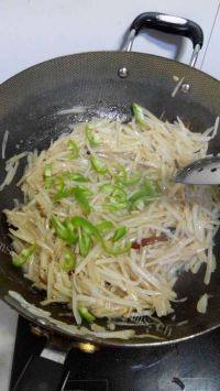 家常菜素炒土豆丝做法图解8)