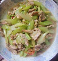 家常菜芹菜炒肉
