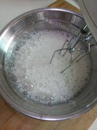 美味的抹茶蜜豆小蛋糕做法图解5)