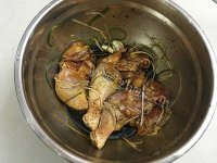 美味的酱油烧鸡腿做法图解3)