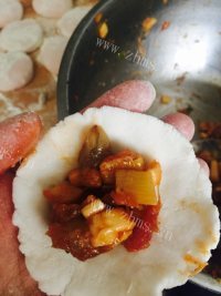 美味的火龙果皮笋丁包做法图解11)