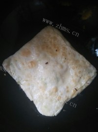 自制葱油饼做法图解6)