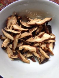 家常菜香菇滑鸡做法图解3)