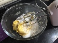 自制原味黄油曲奇做法图解1)