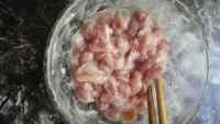 口感极佳的平菇炒肉做法图解5)