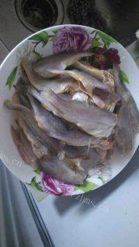口感饱满的炸黄花鱼做法图解2)