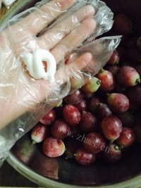 美味的红提果酱做法图解2)