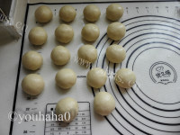 好吃的酥皮椒盐月饼做法图解4)